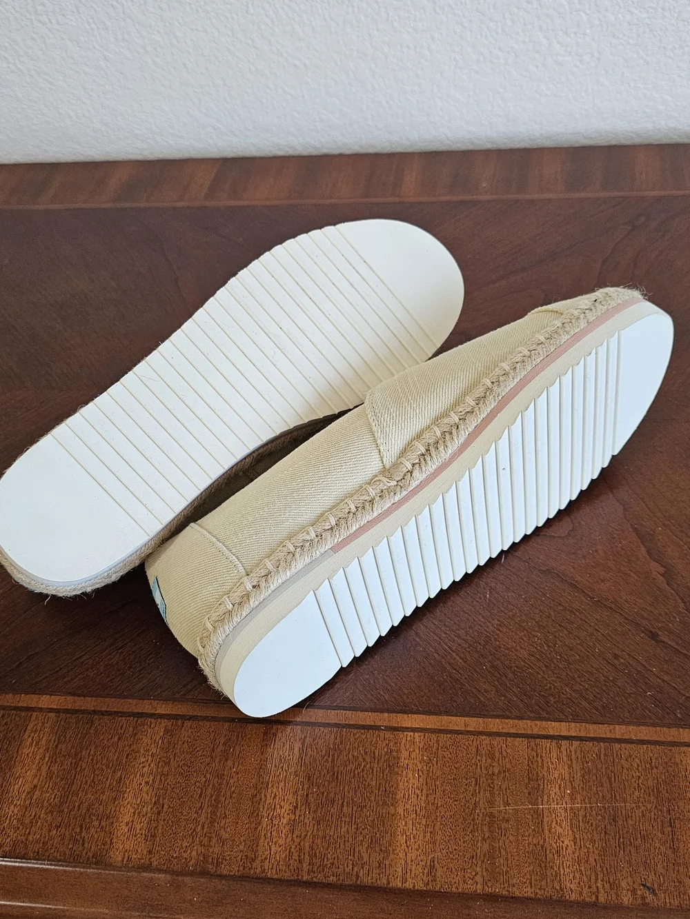 TOMS Natural Canvas Espadrille Slip-Ons Women's 9.5 NEW